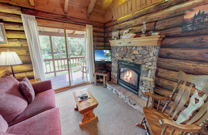 Maple Cabin Photo 2