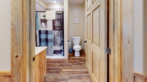 Suite 9 Photo 4