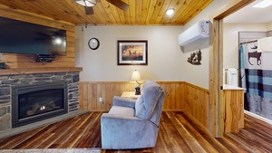 Suite 9 Photo 9